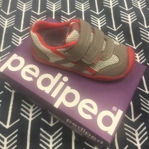 NWT Pediped Gehrig shoe in grey with red