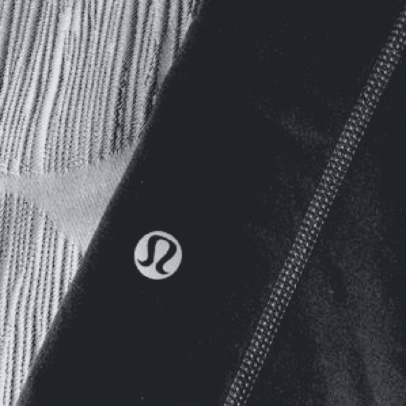 LULULEMON BLACK CROPS - Picture 4 of 4