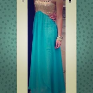 Beautiful prom dress!!!