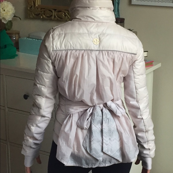 Super cute Lululemon puffer jacket.
