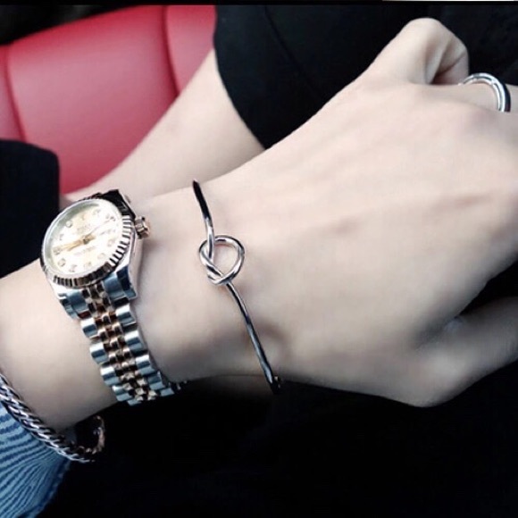 Back in Stock Silver color knot bracelet cuff - Picture 2 of 3