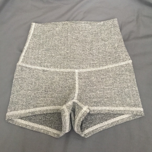 Lululemon "Boogie Short"