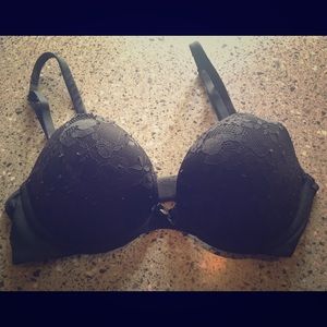 32D black Victoria Secret Bra