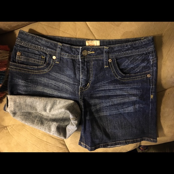 LIKE NEW Arden B size 6 jean shorts - Picture 1 of 4