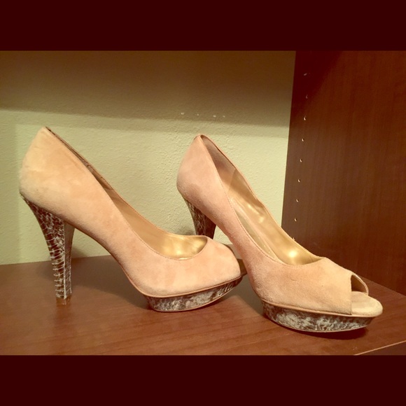 BCBG suede heels - Picture 1 of 1