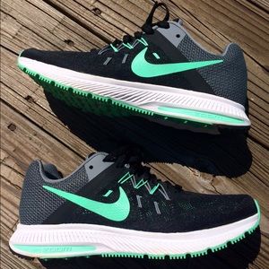 NIKE Zoom Size 8