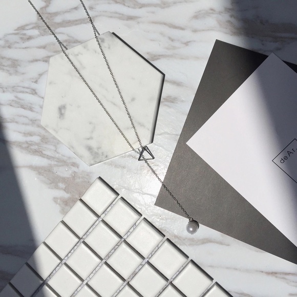 Pearl geometry necklace - Picture 4 of 4