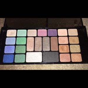 Beauty Gems shimmer eyeshadow kit