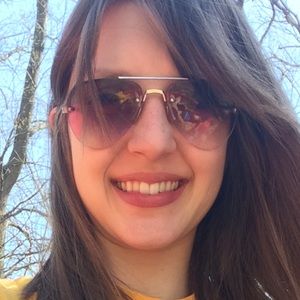 Meet your Posher, Stephanie