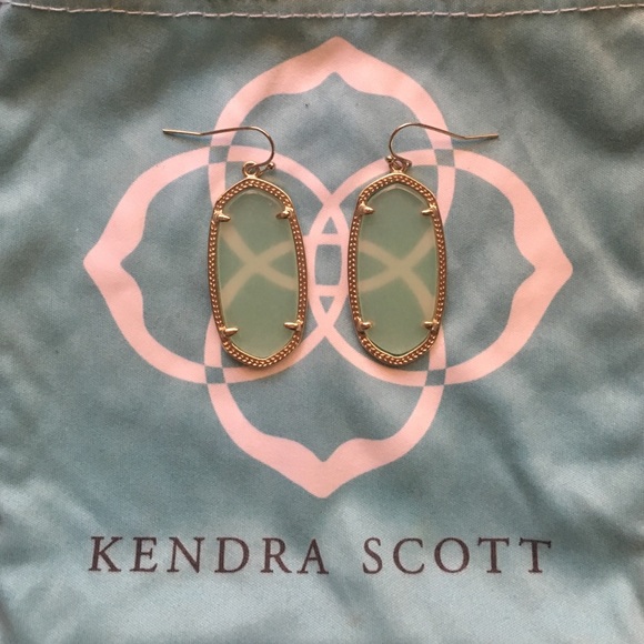 Kendra Scott sea glass small earrings - Picture 1 of 4