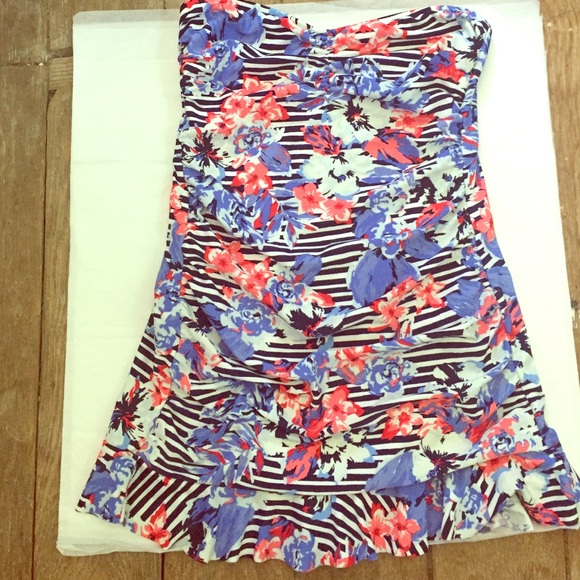 Strapless one piece bathing suit