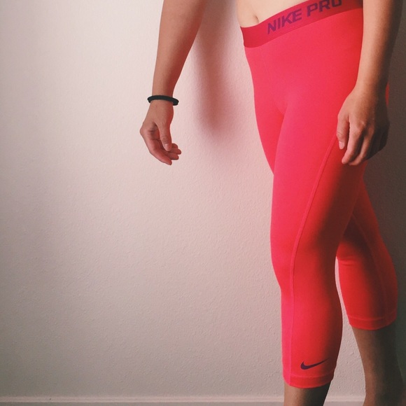 Nike Pro Cool Capri Leggings- size XS - Picture 1 of 3