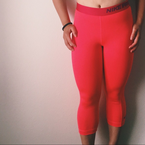 Nike Pro Cool Capri Leggings- size XS - Picture 2 of 3