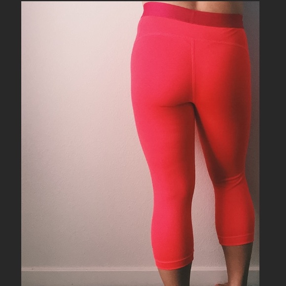 Nike Pro Cool Capri Leggings- size XS - Picture 3 of 3