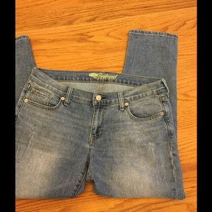 Old Navy cropped distressed BoyFriend Jean