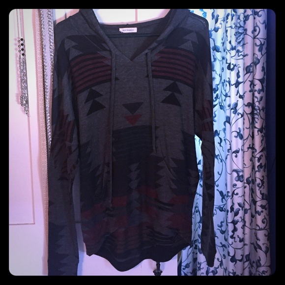 Aztec thin hoodie, high low!!