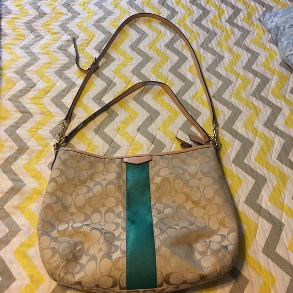 LIKE NEW COACH CROSSBODY/SHOULDER BAG