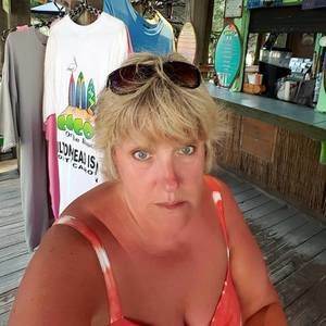 Meet your Posher, Lynette