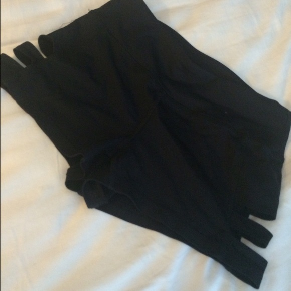 ✨Cute cutout yoga shorts✨