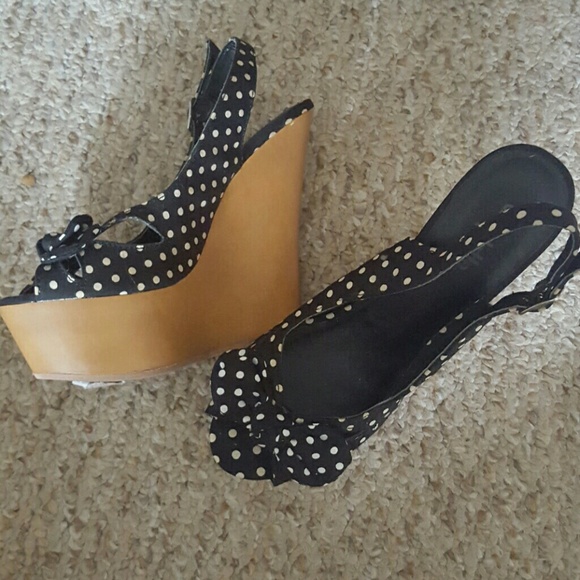 B&W polka dot wedges