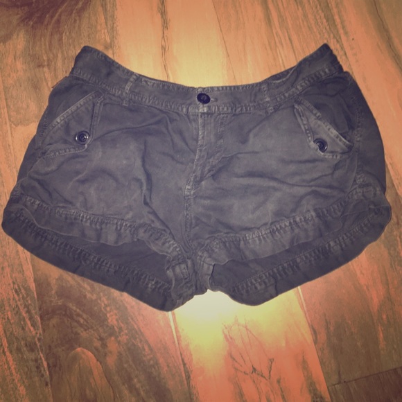 Magazine shorts size medium