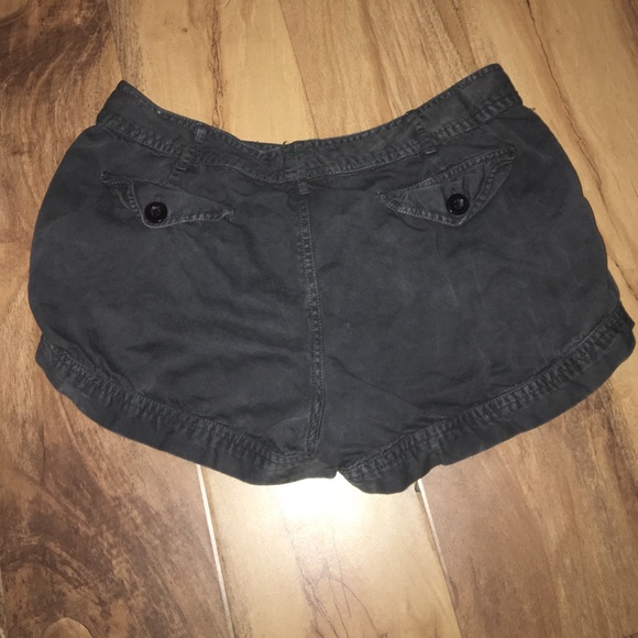 Magazine shorts size medium - Picture 2 of 3