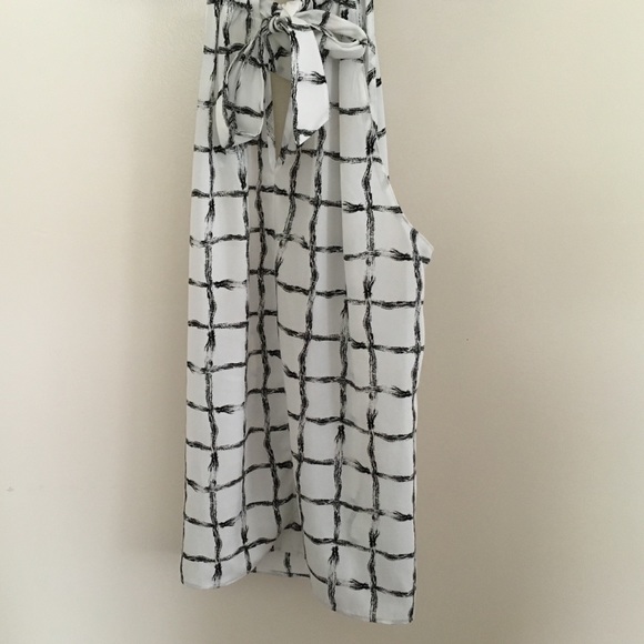 Halter top - Picture 2 of 4