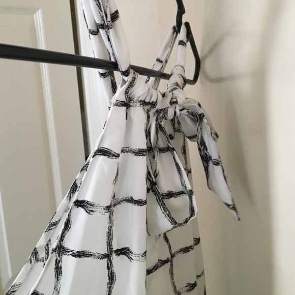 Halter top - Picture 3 of 4