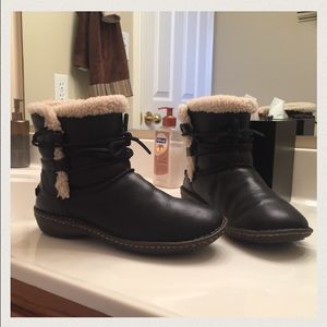 Rianne black uggs! Size 8!