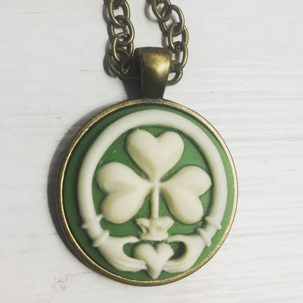 Irish Clover St Patrick's Claddaugh Green Necklace