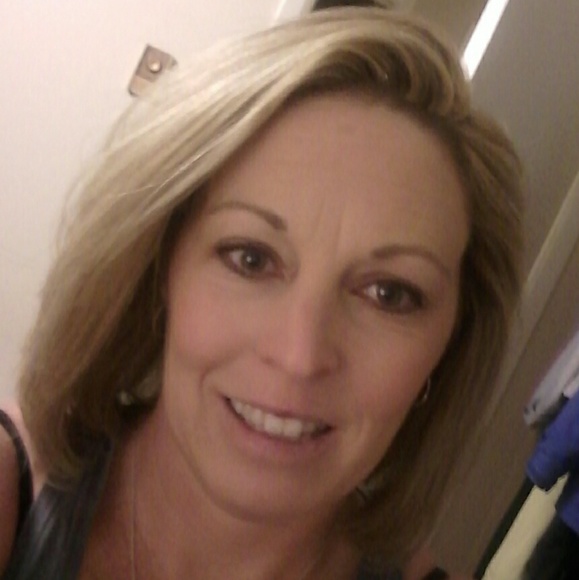 Meet your Posher, Carissa - Picture 6 of 8