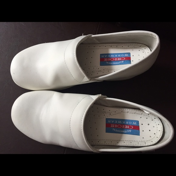 Cherokee white nursing shoes