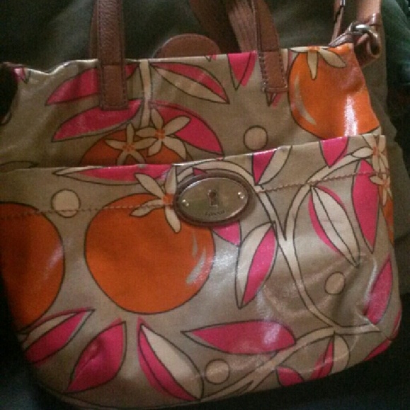 AUTHENTIC FOSSIL CROSSBODY.  REPOSH.  TOO SMALL FO