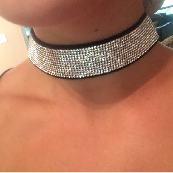 • Bling Choker Necklace w/ matching Earrings • - Picture 3 of 4