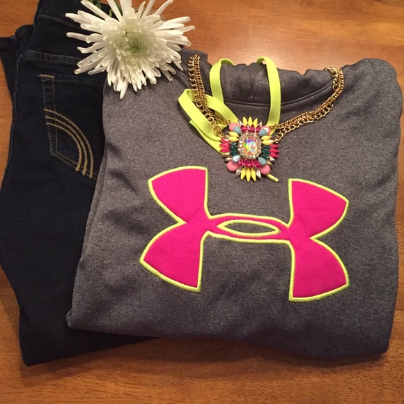 ❗️SALE❗️💥🆕 NWOT Gray & Pink Under Armour Hoodie