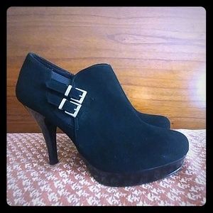 Perfect for fall! Black ankle boots