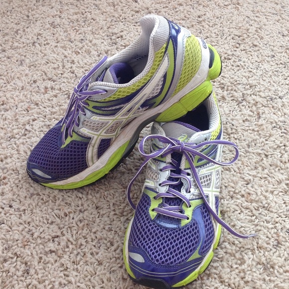 Ladies athletic shoes