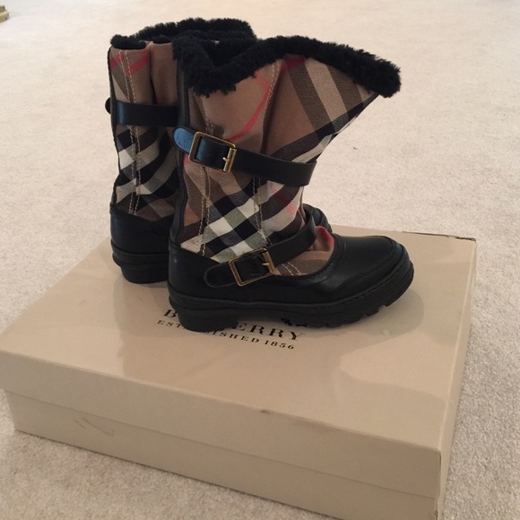 Burberry Shoes - Burberry snow boots