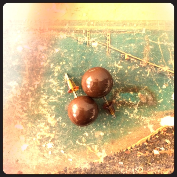 Mocha Studs