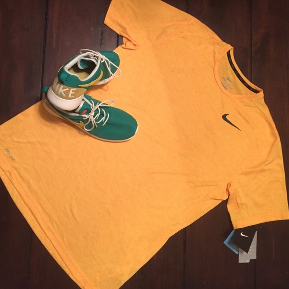 Nike MENS Large DRI-Fit Tee. 2 Day Only Sale!