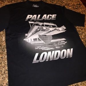 ⛔️SOLD⛔️Palace London Tee