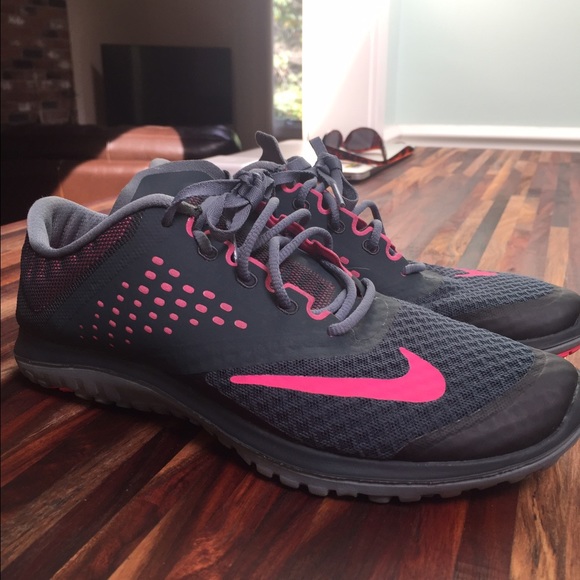 Nike Shoes - Size 8 FS lite run nikes - practically new!