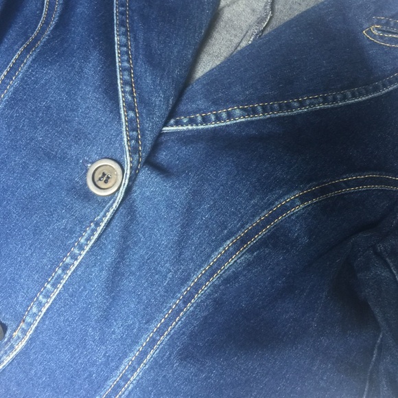 Jacket - Picture 3 of 4