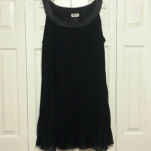 BLACK PLEATED DRESS