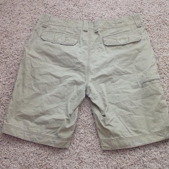 Men's old navy khaki shorts - Picture 2 of 2
