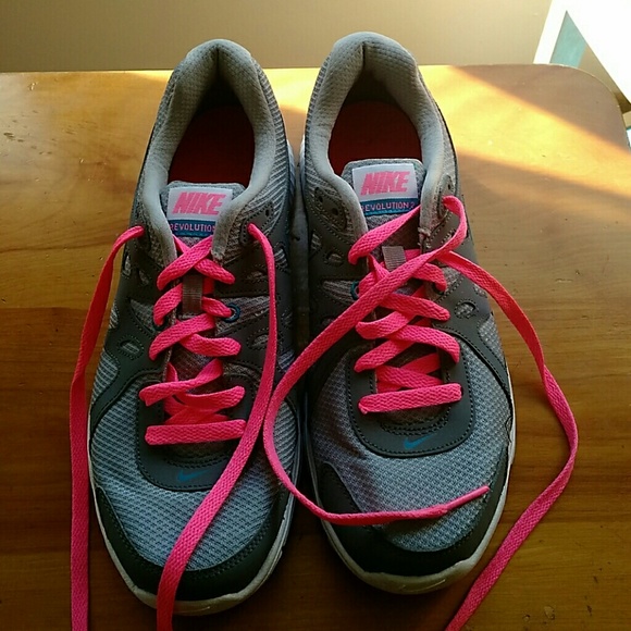 Nike Revolution