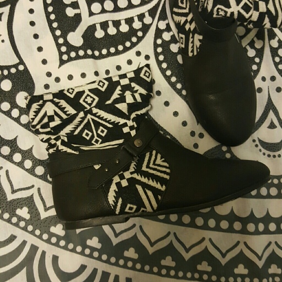 🕛🕛🕛🕛Aztec booties - Picture 2 of 3