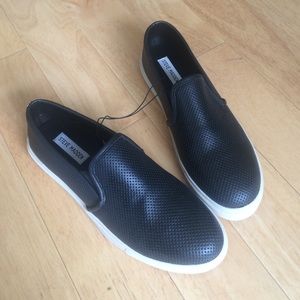 Black Steve Madden slip ons size 10