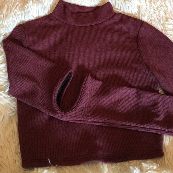 Ribbed Elbow slit crop top - Picture 3 of 3