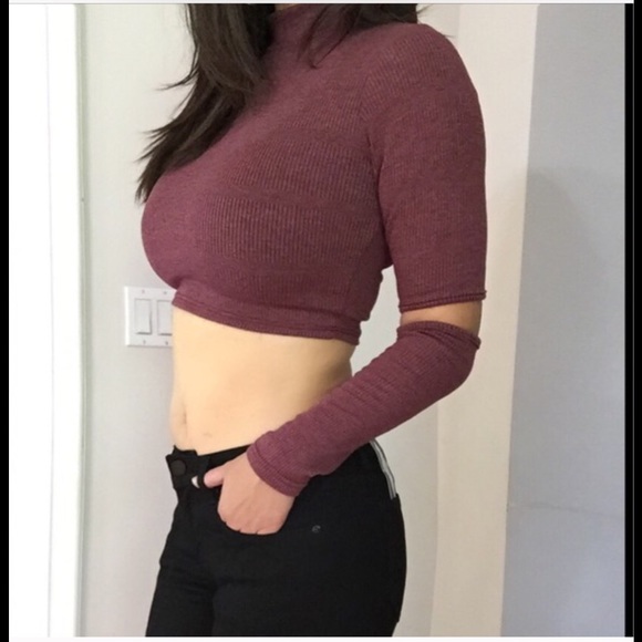Ribbed Elbow slit crop top - Picture 2 of 3